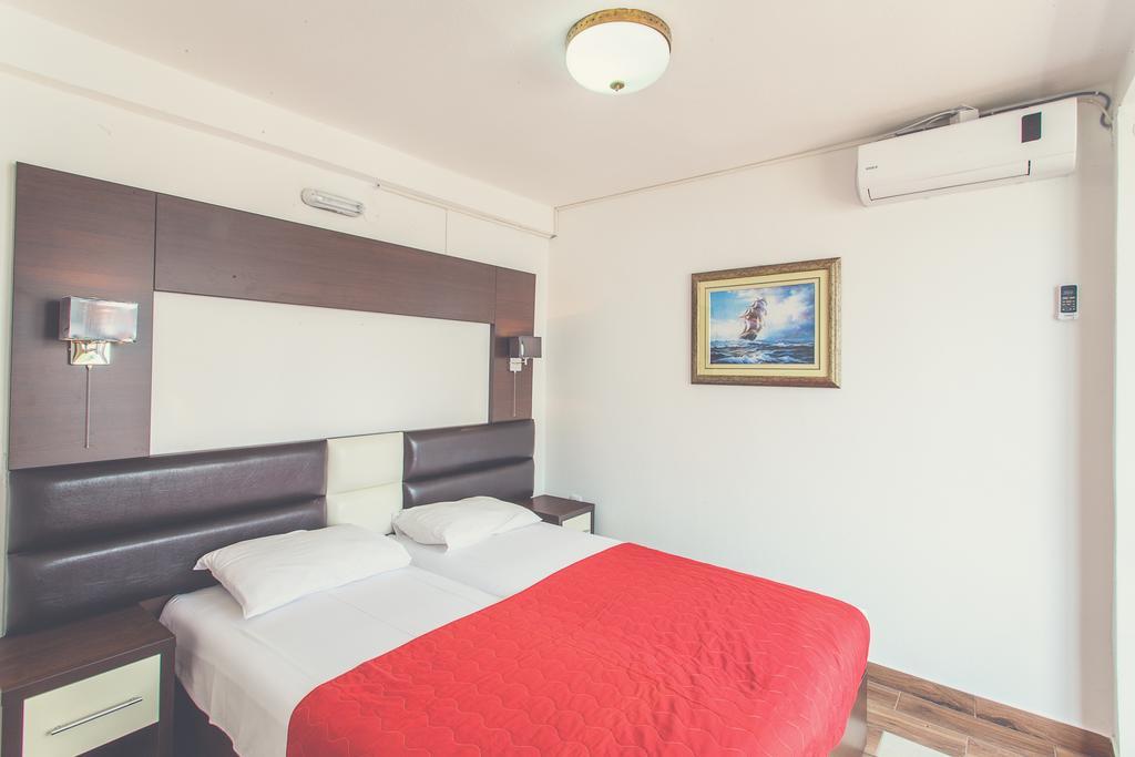 David Apartments And Rooms Dobra Voda Exterior foto