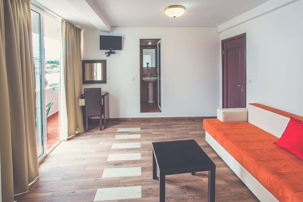 David Apartments And Rooms Dobra Voda Exterior foto